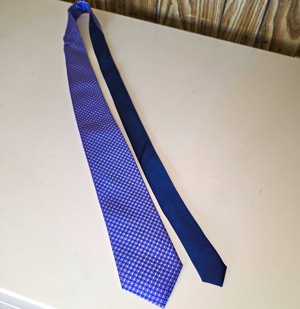 Tommy Hilfiger Men's Purple/Blue Geometric Woven Silk Logo Necktie Tie